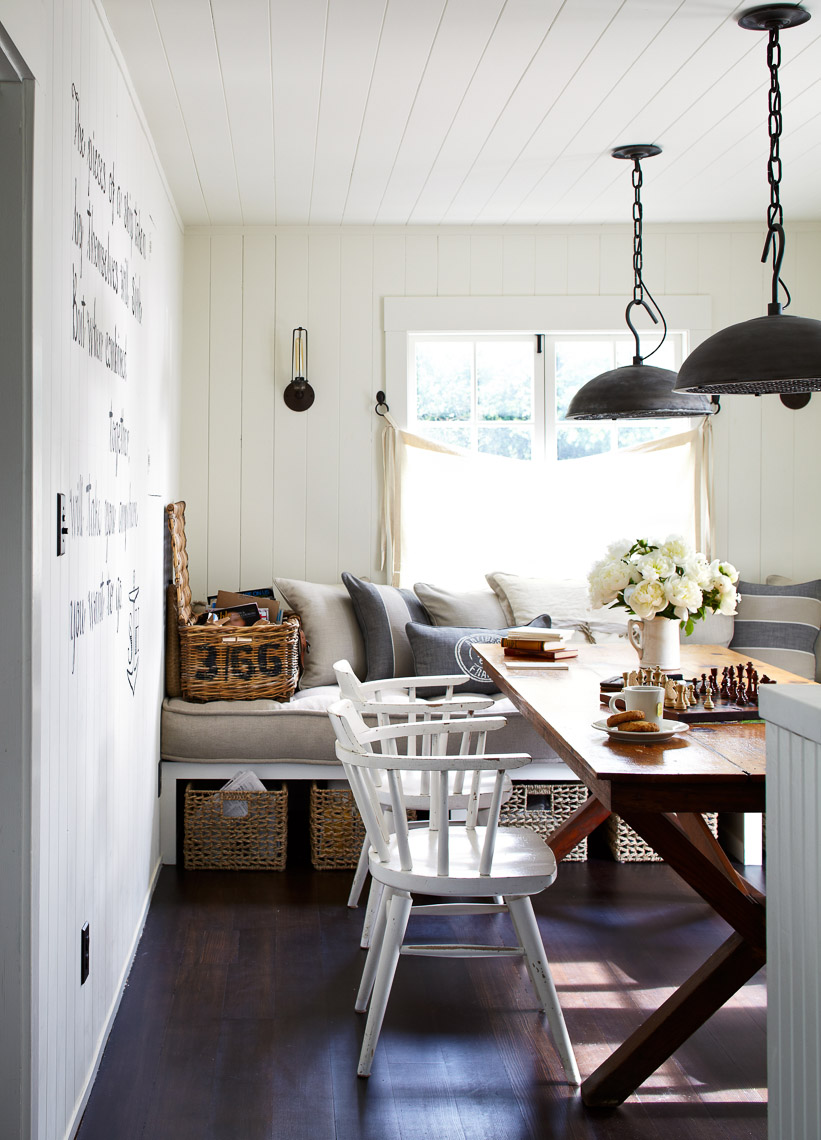 alec-hemer-photography-Dempster-beach-house-dining room