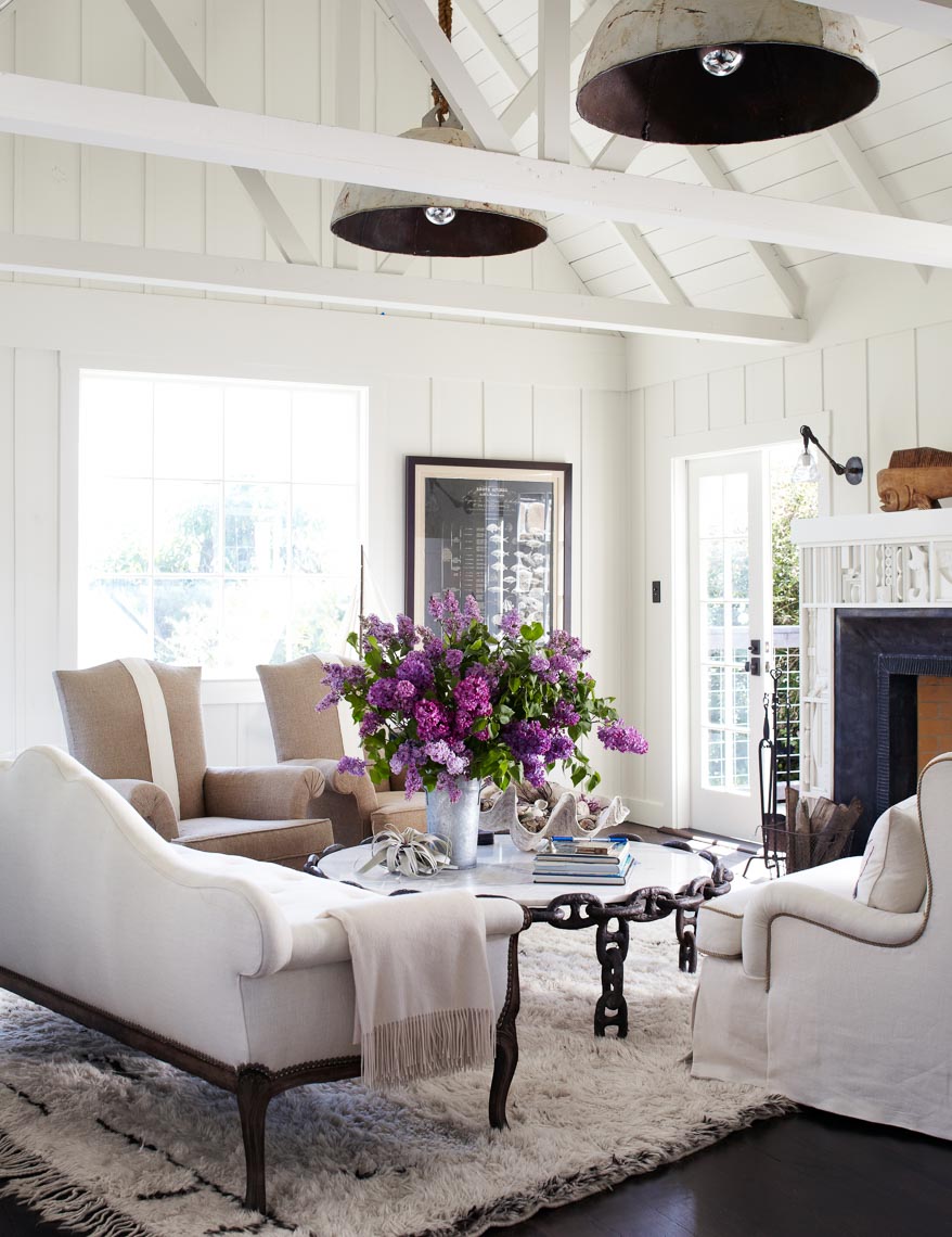 alec-hemer-photography-Dempster-beach-house-white-living-room